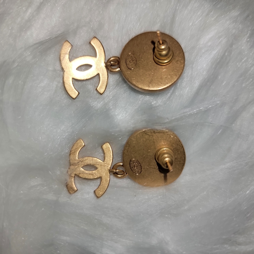 Chanel Black and Gold Earrings - Picture 6 of 7